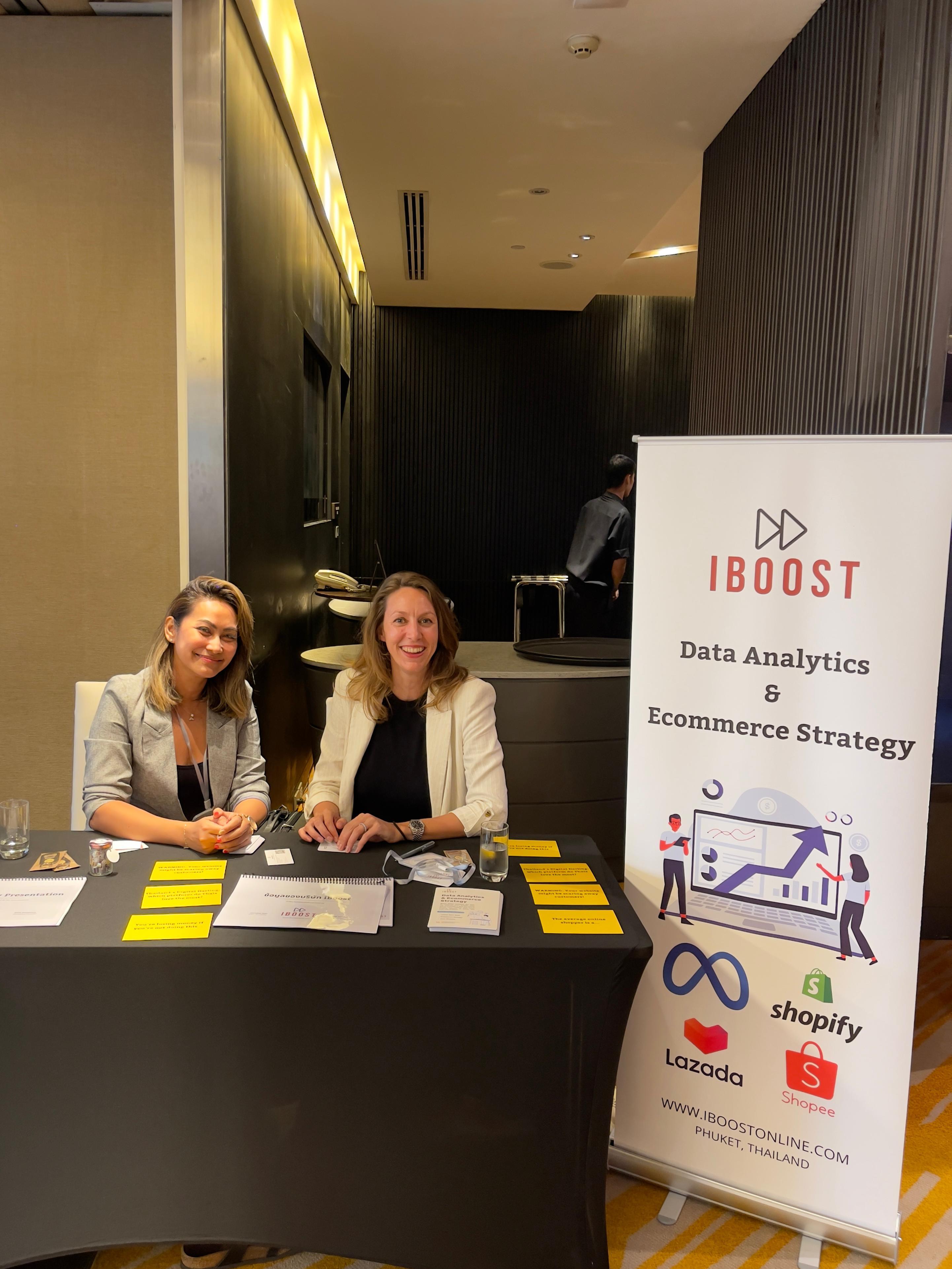 Kelly Hezemans presenting at an ecommerce event